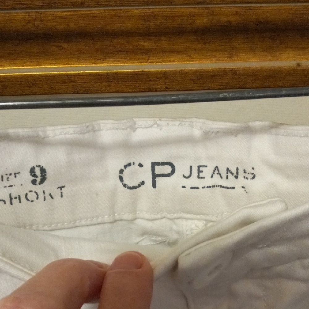 Chic White Women's Bermuda Shorts 2 Side Pockets - Picture 2 of 4